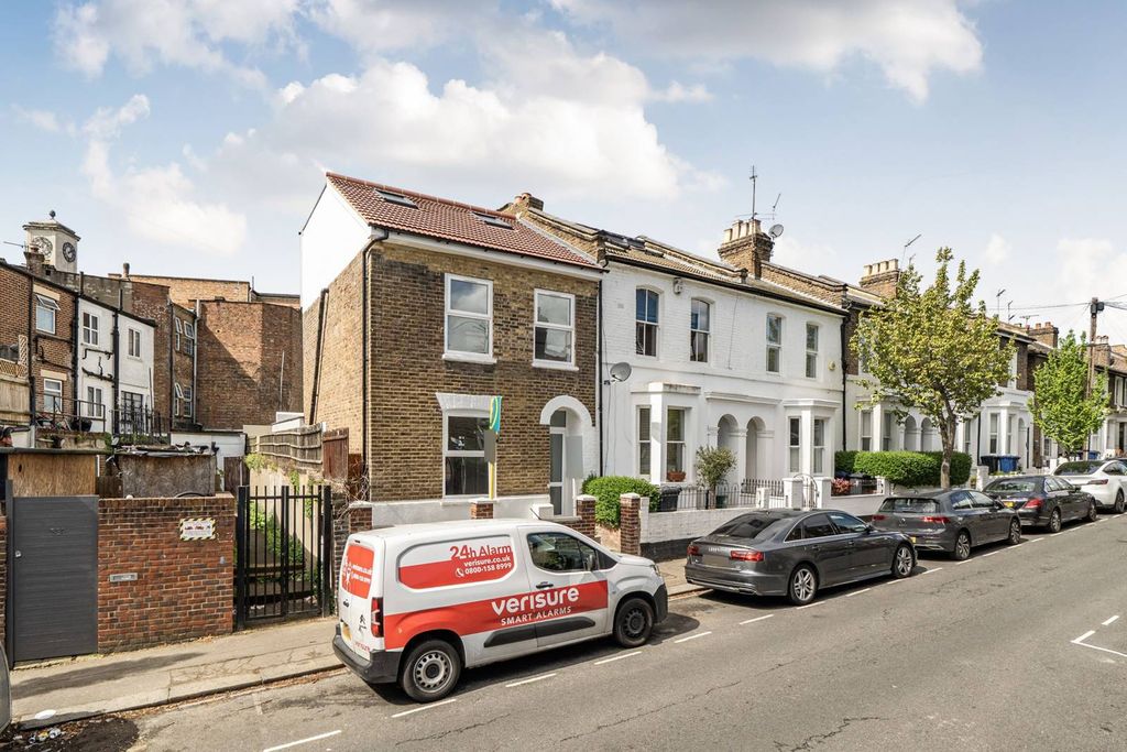 Property photo 1 of 20