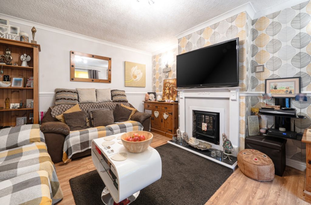 Property photo 2 of 23 1404934-14-6977dc2135374