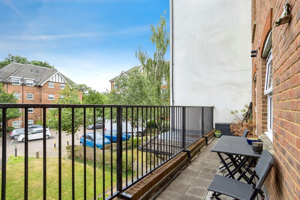 Property photo 2 of 17