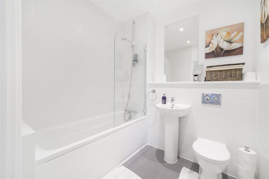 Property photo 2 of 7 Flat 4, Japonica Apartments - Cb3Yumfu0Aurlxpy1Las