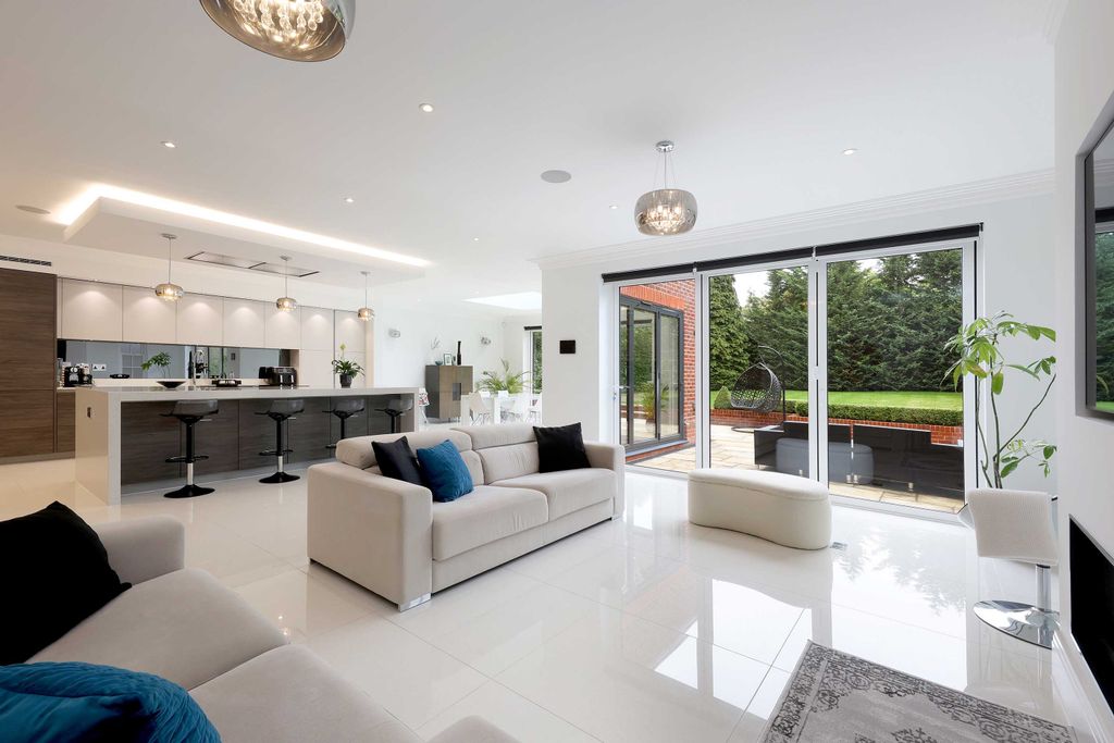 Property photo 2 of 20