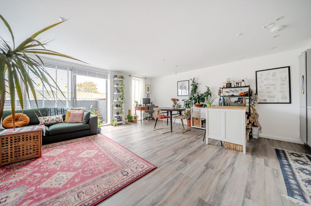 Property photo 1 of 10 1374067-10-6904Bf...