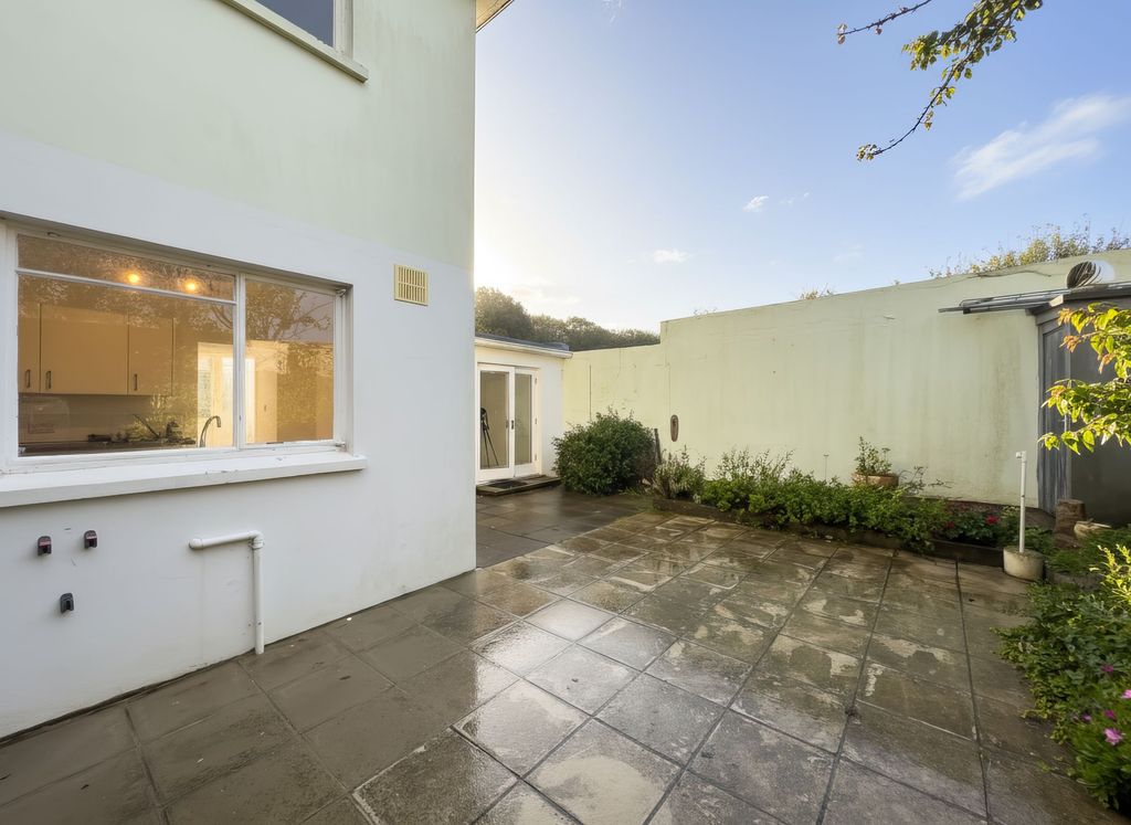 Property photo 3 of 21