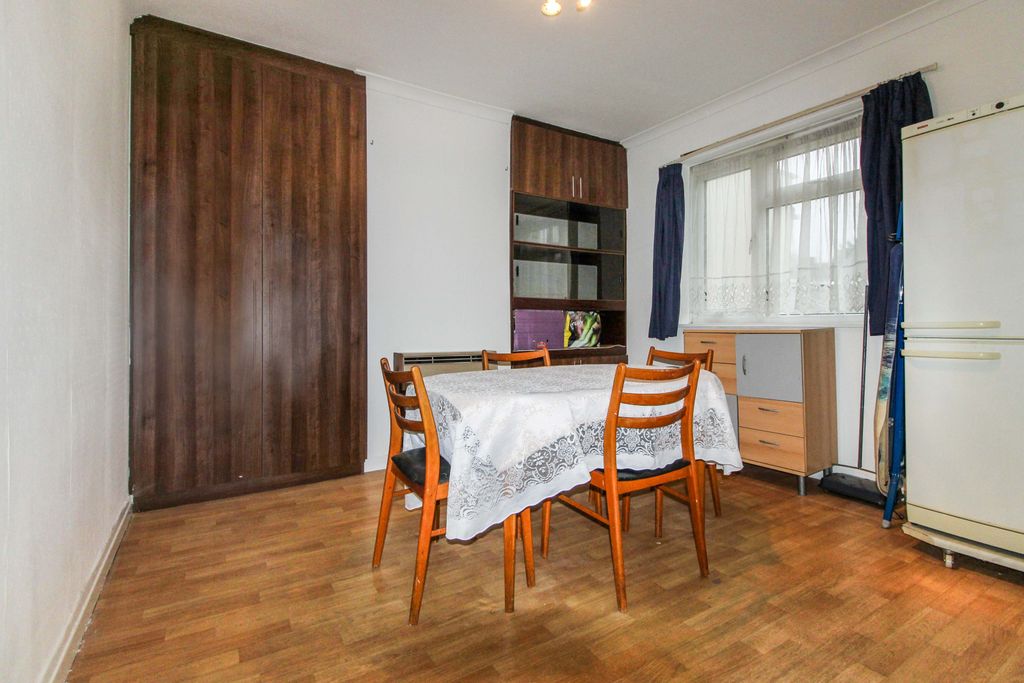 Property photo 3 of 11 Gallery