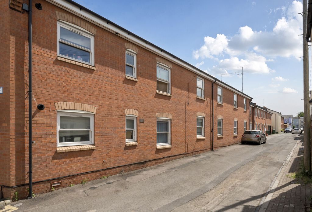Property photo 2 of 9 1318057-1-685d535...