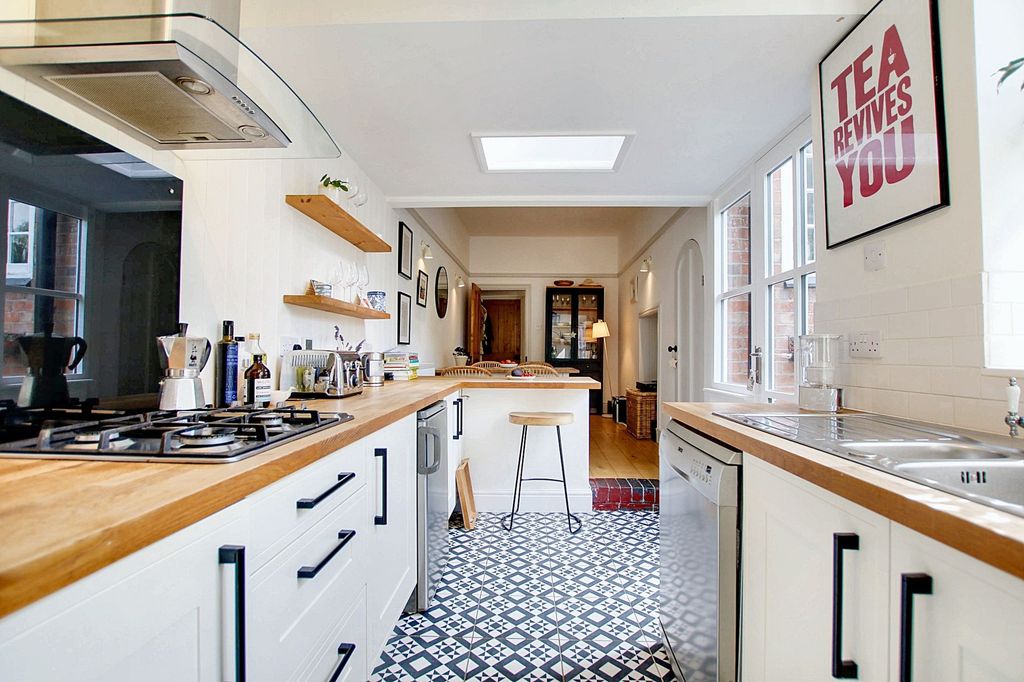 Property photo 2 of 37