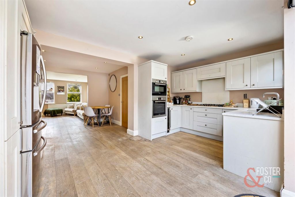 Property photo 3 of 19 Queens Park Road, 276-012.Jpg