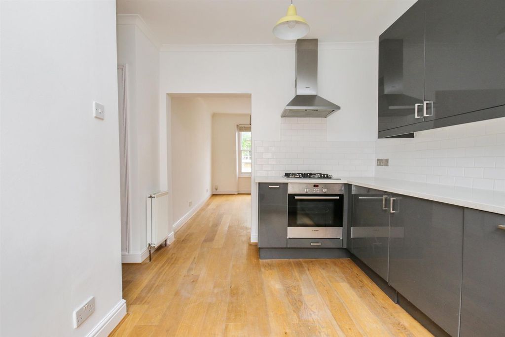 Property photo 2 of 11 2