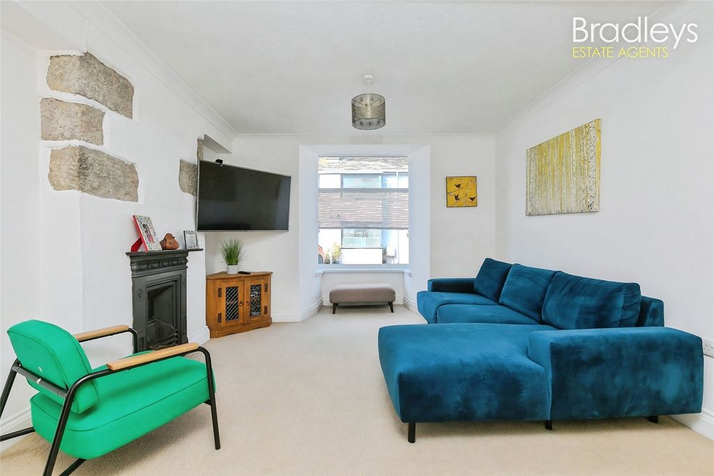 Property photo 2 of 18 Pbox-Img.Jpg