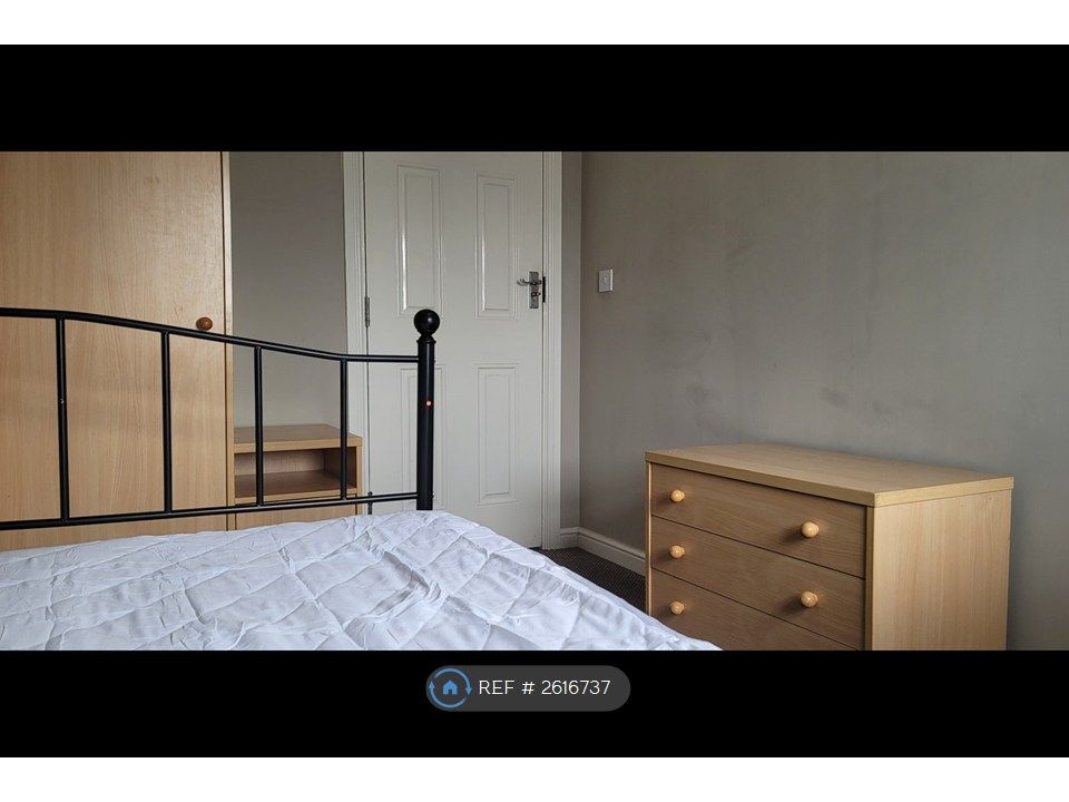Property photo 1 of 8 Furnished Bedroom
