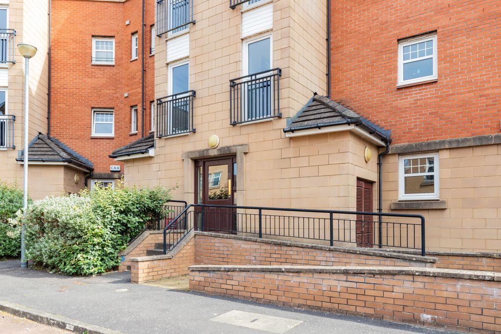 Property photo 2 of 25