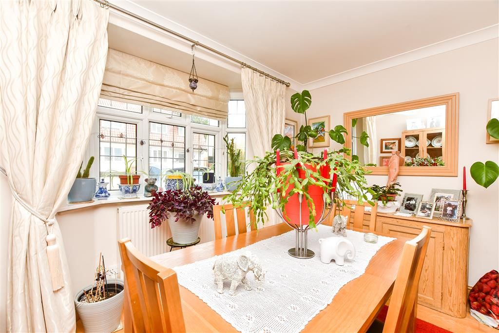 Property photo 3 of 16 Dining Area