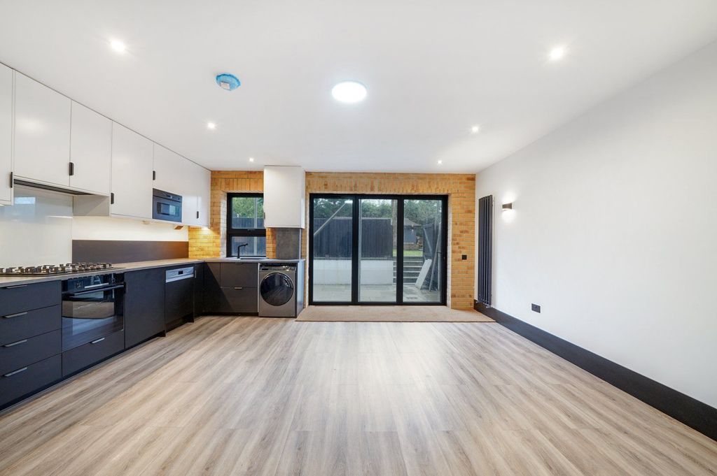 Property photo 3 of 20 Gallery