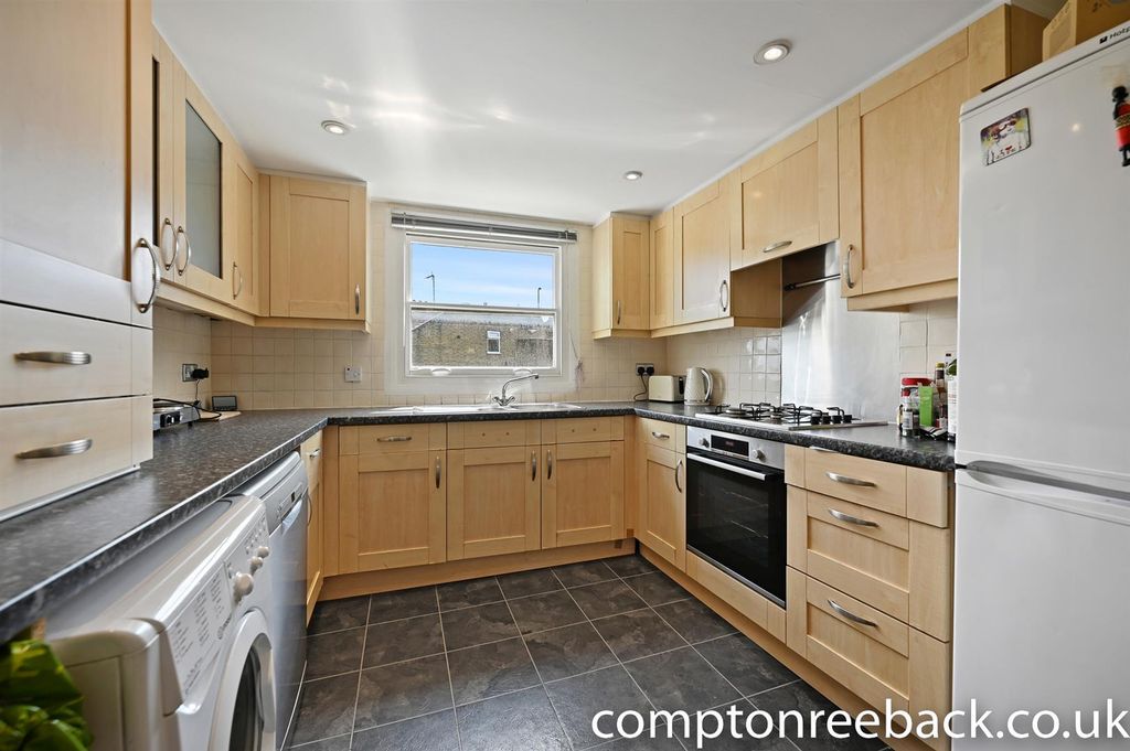 Property photo 3 of 8 Kitchen