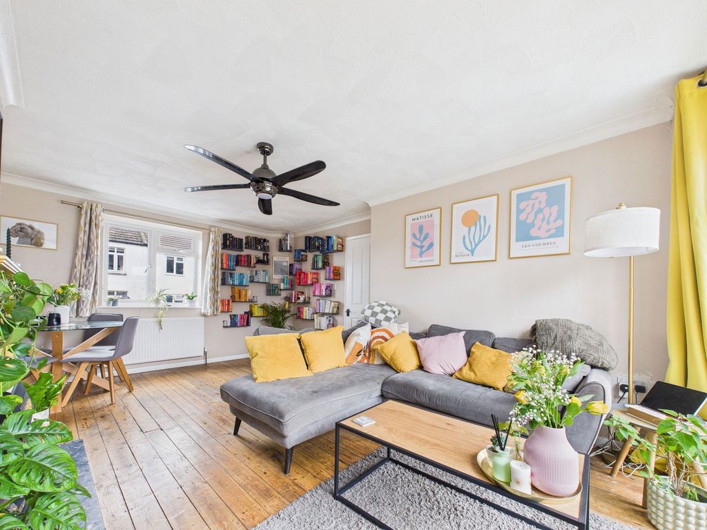 Property photo 3 of 11