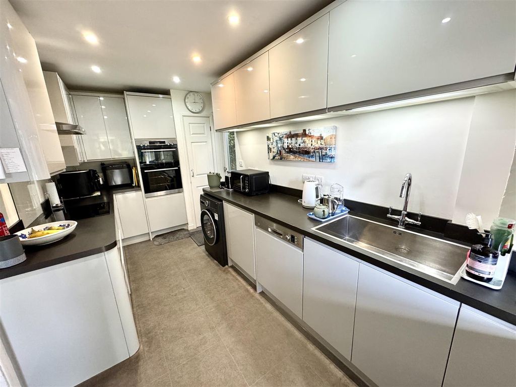 Property photo 3 of 22 Kitchen