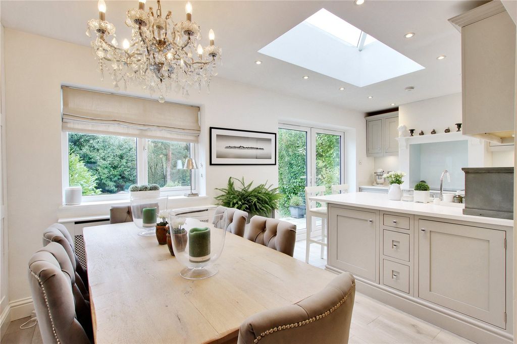 Property photo 3 of 16 Kitchen/Breakfast Rm