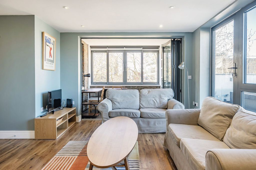 Property photo 3 of 23