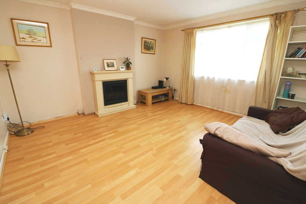 Property photo 2 of 12 Lounge