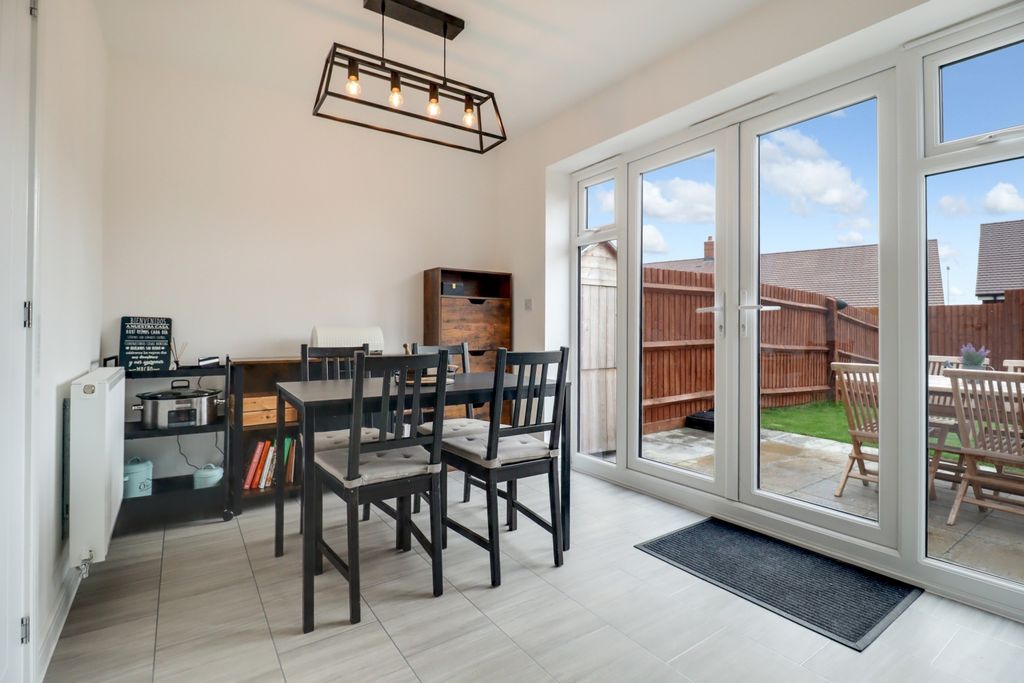Property photo 3 of 24 Kitchen-III-3