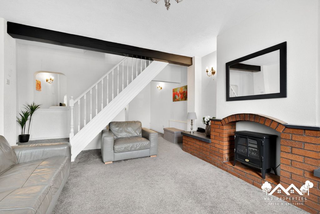 Property photo 2 of 25