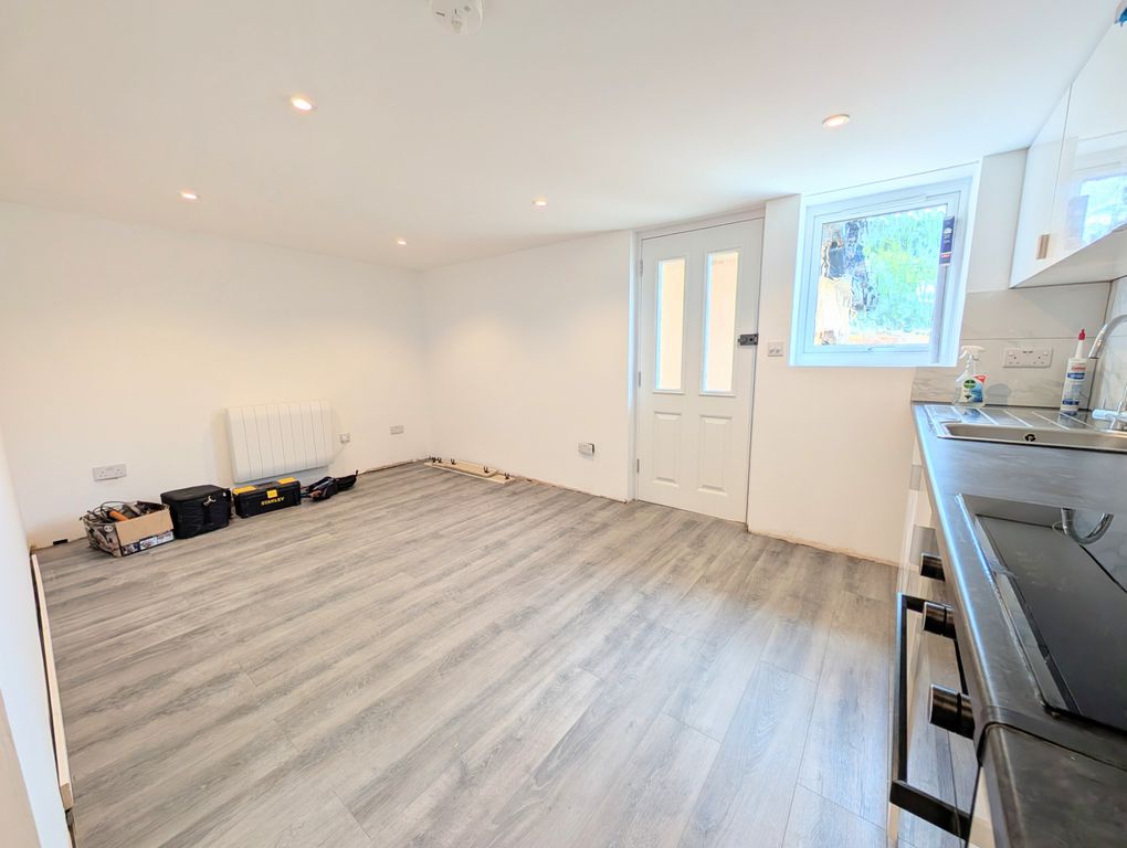 Property photo 1 of 5 Self-Contained 1 Bed Property