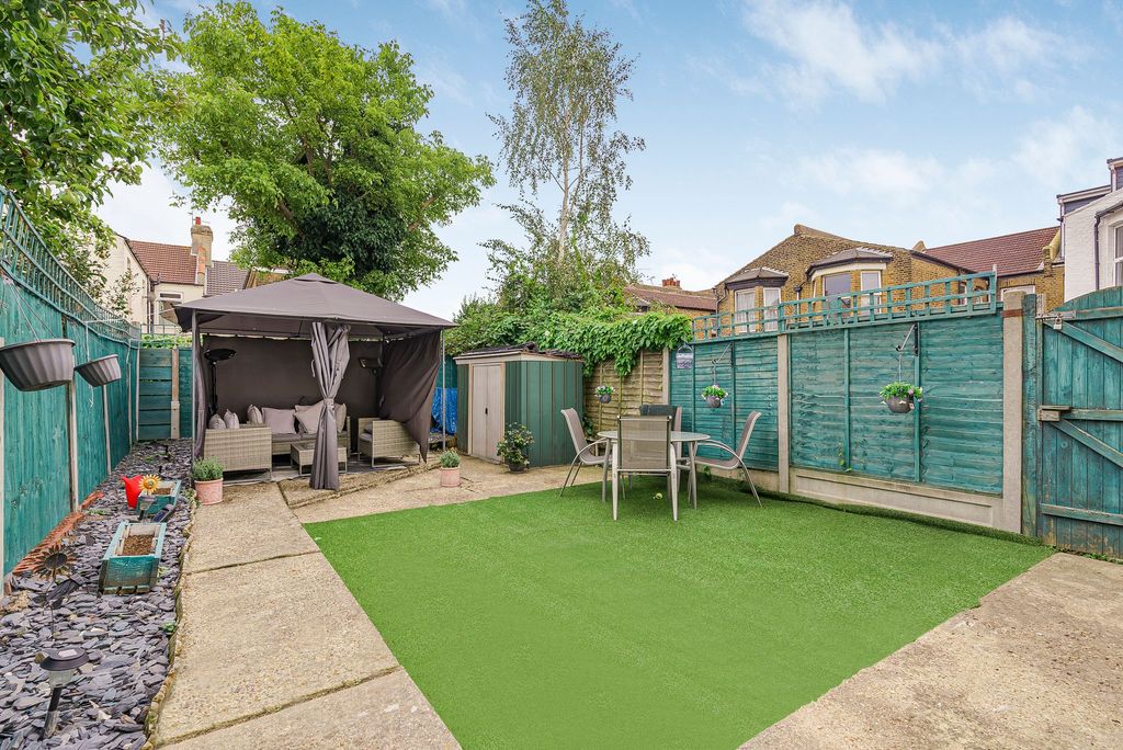 Property photo 2 of 20