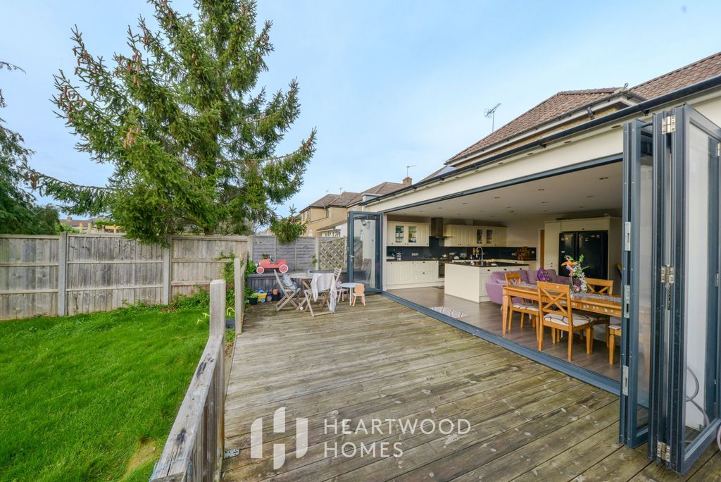 Property photo 2 of 33