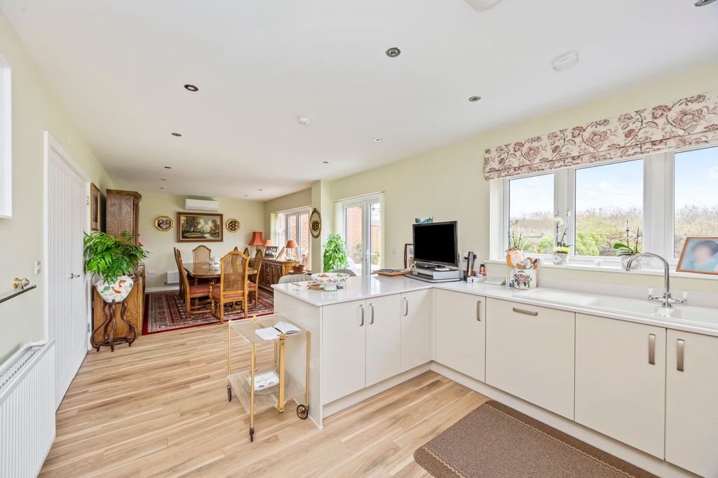 Property photo 2 of 22 Kitchen/Dining