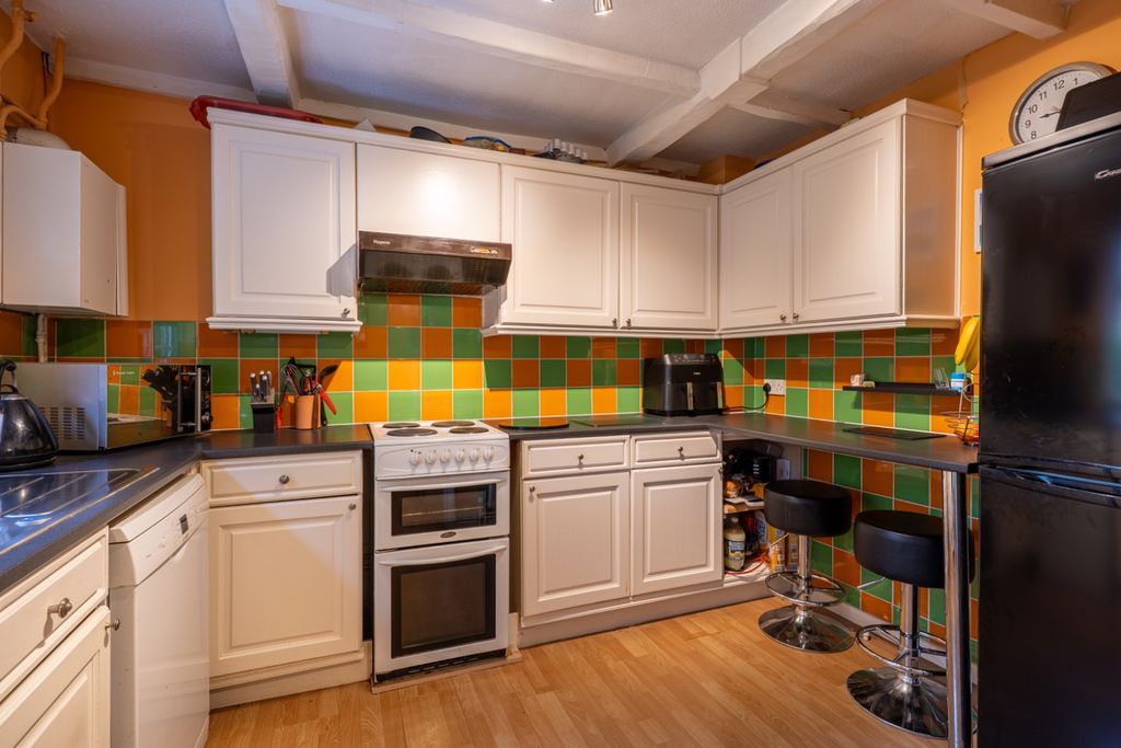 Property photo 3 of 16 5700524