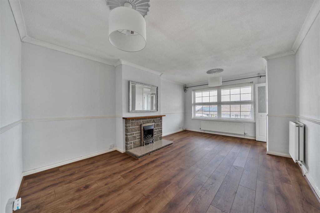 Property photo 2 of 18 Swallow Avenue, Whitstable