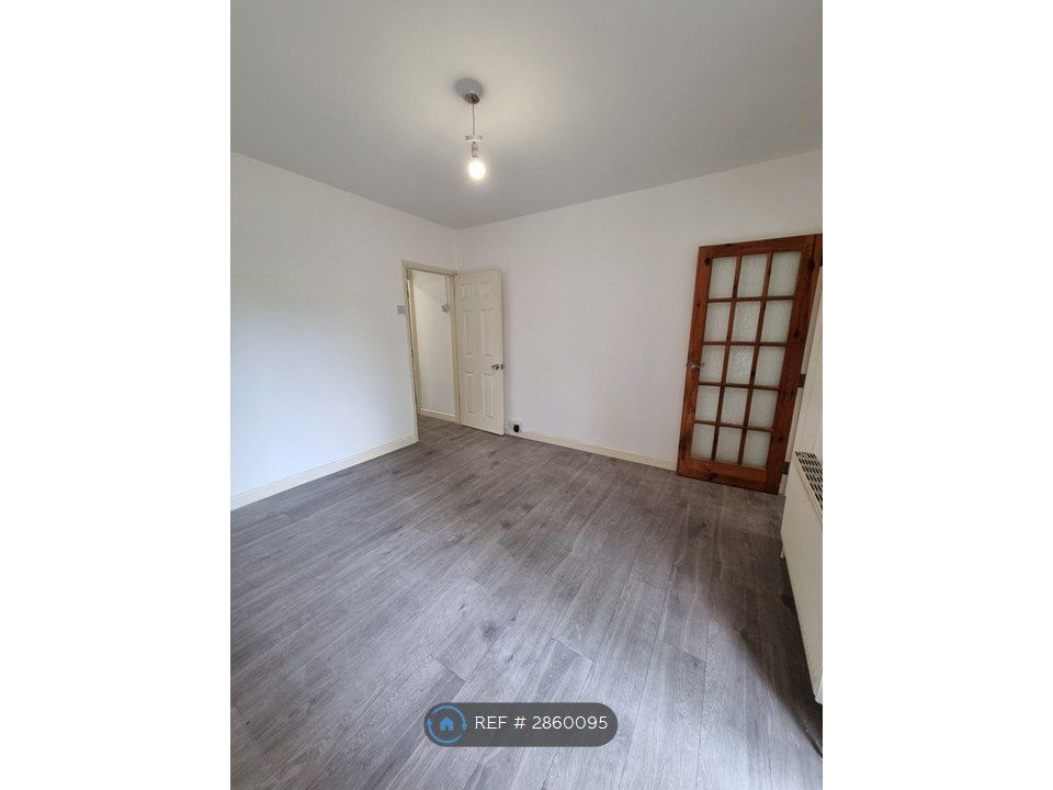 Property photo 2 of 11 Living Room