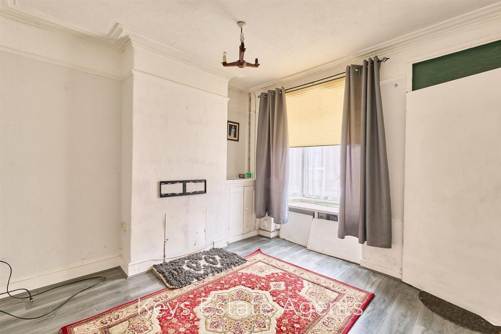 Property photo 2 of 17 Front Reception