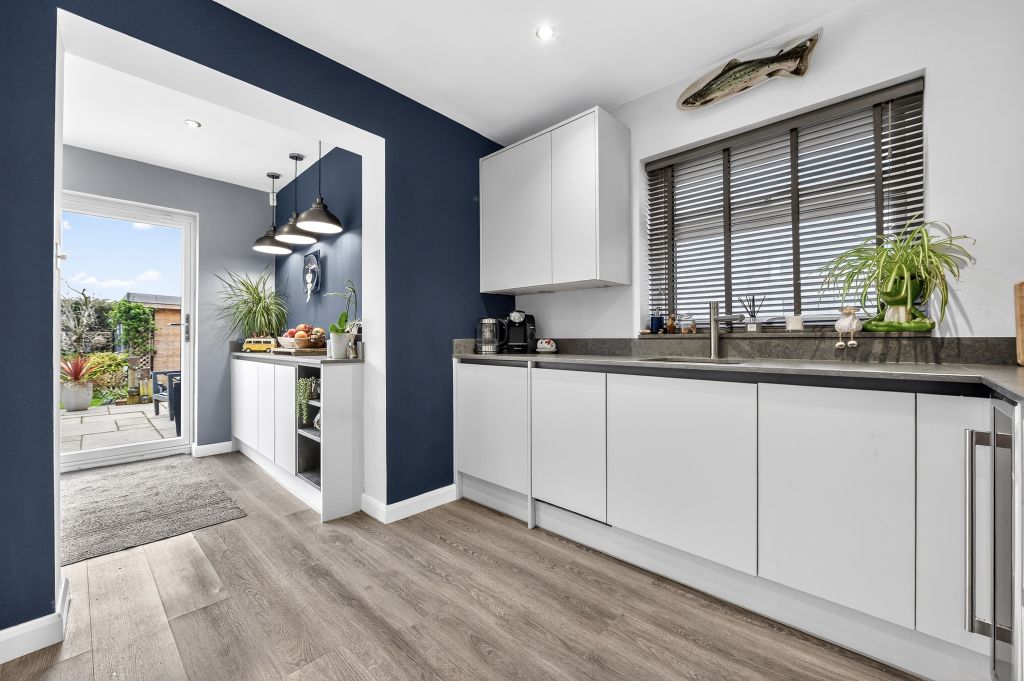 Property photo 3 of 16 Kitchen