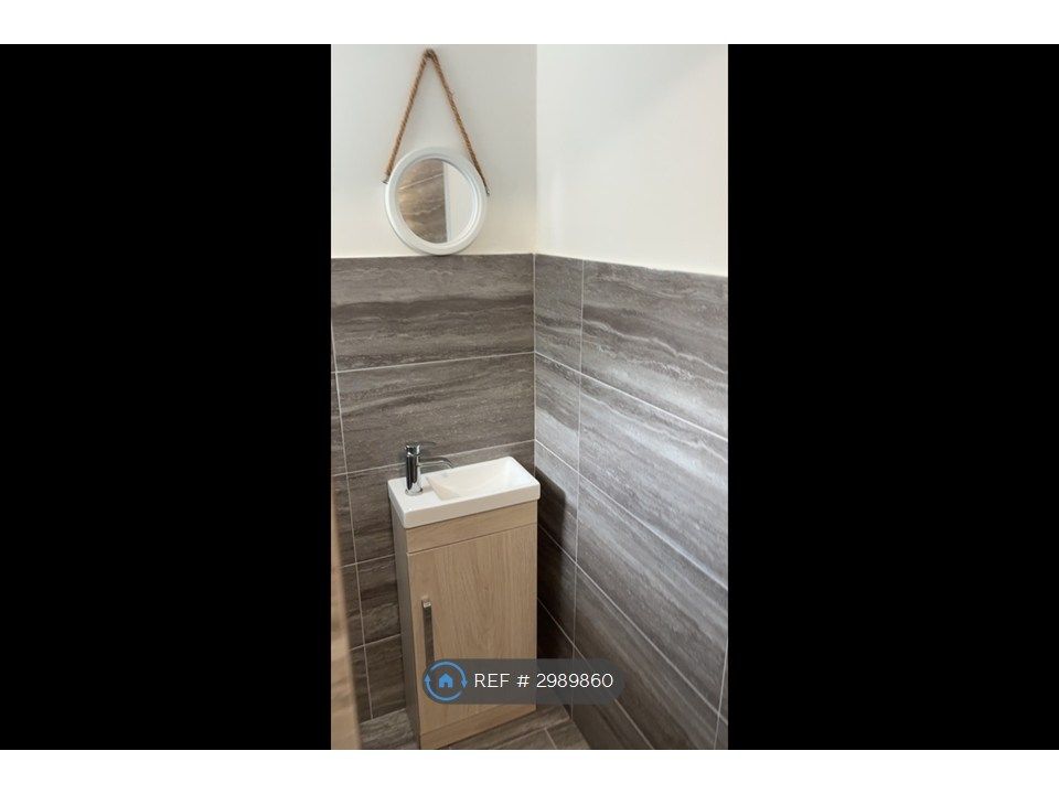 Property photo 3 of 12 Ensuite Shower Room
