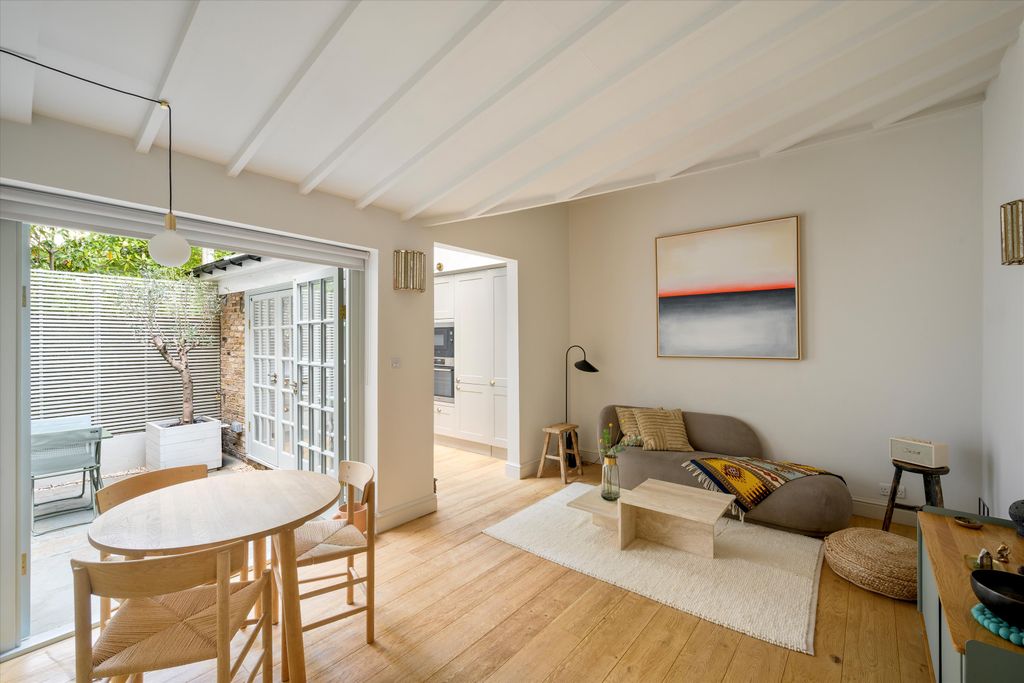 Property photo 1 of 18 Image