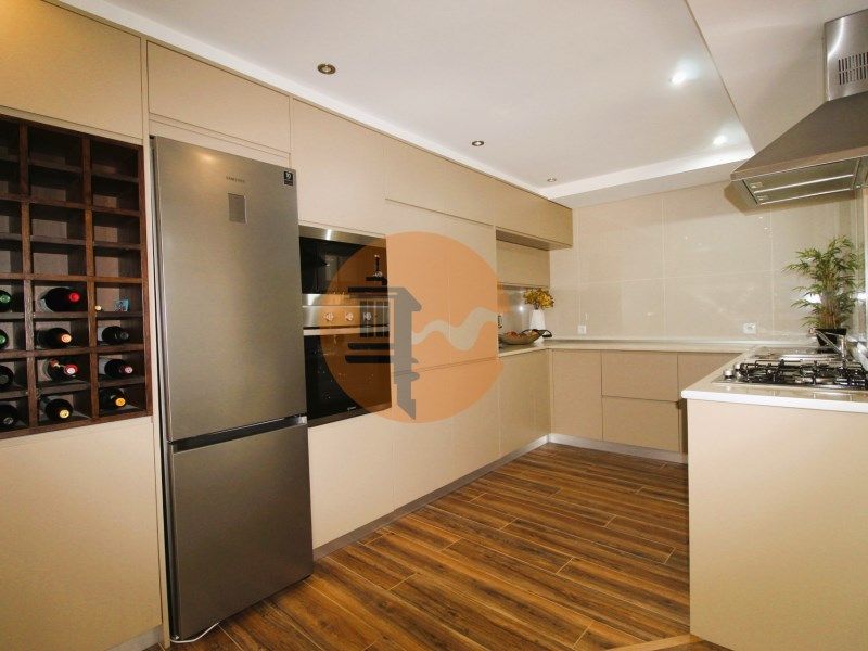 Property photo 3 of 39