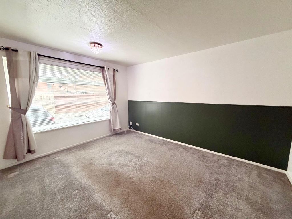 Property photo 2 of 8 Lounge