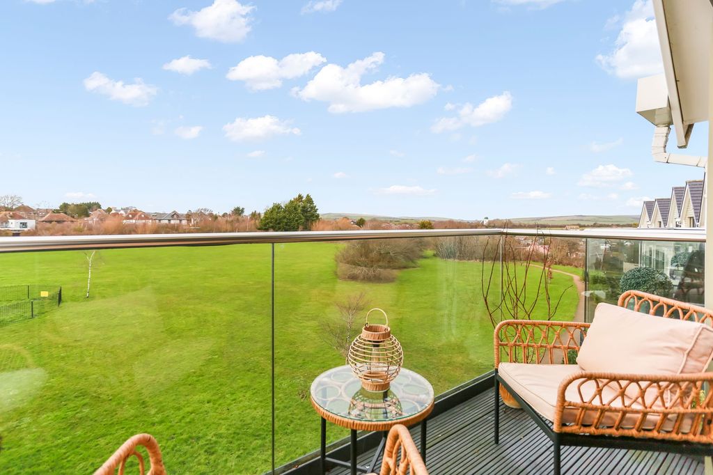 Property photo 1 of 27