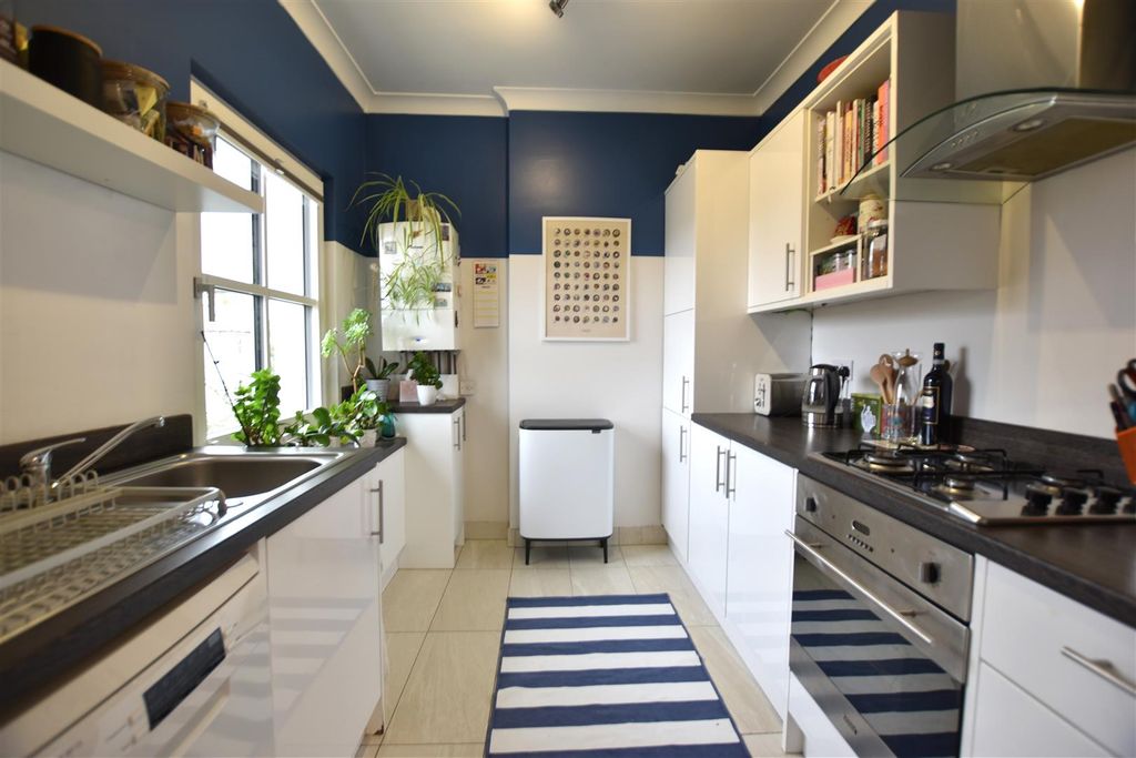 Property photo 3 of 8 Kitchen.Jpg