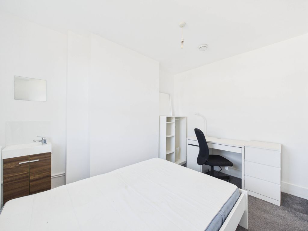 Property photo 1 of 10 Cam04693G0-Pr0126-Still023 (1)