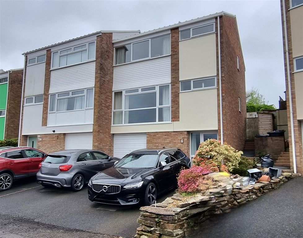 Property photo 1 of 18 Front.Jpg