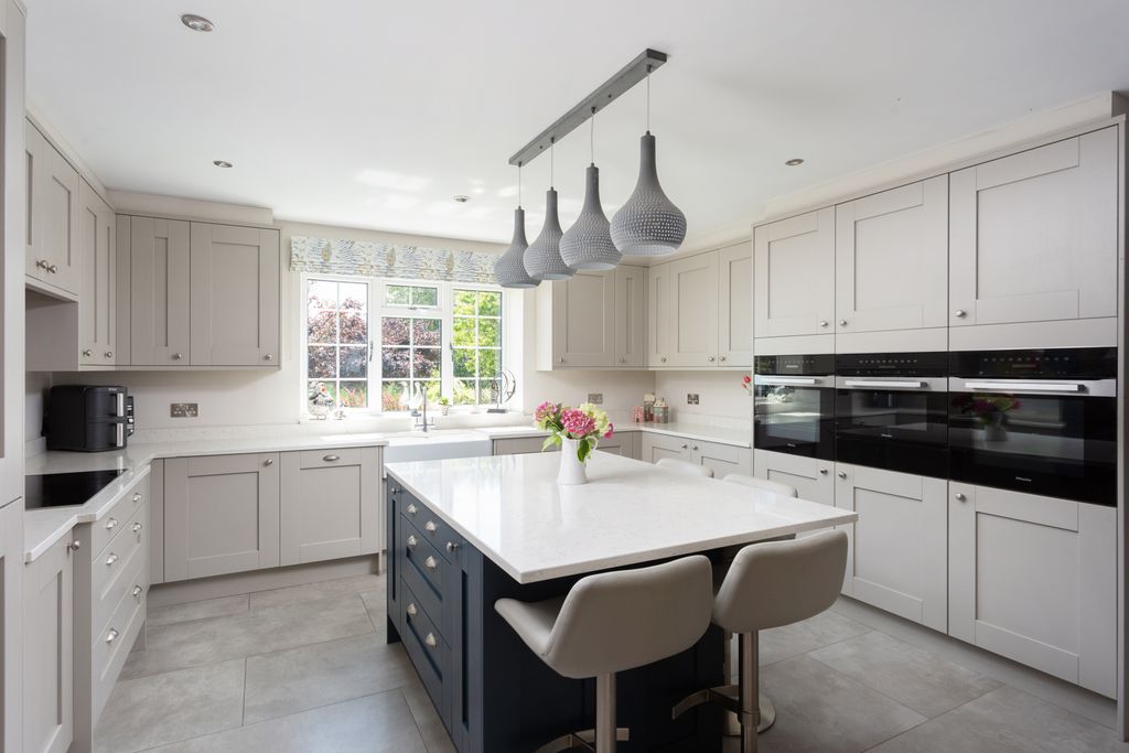 Property photo 3 of 32 Kitchen