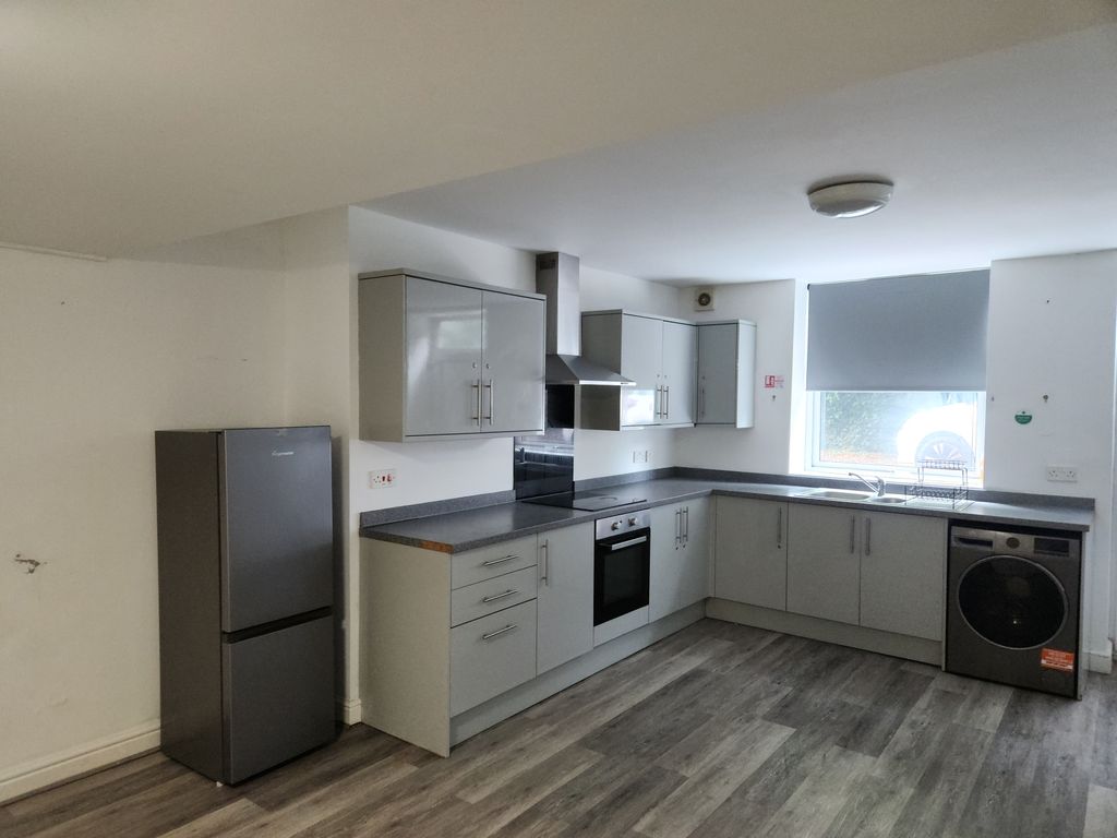 Property photo 1 of 10 4 Bed Flat To Rent Manygates Park, Wakefield Wf1 5Nr