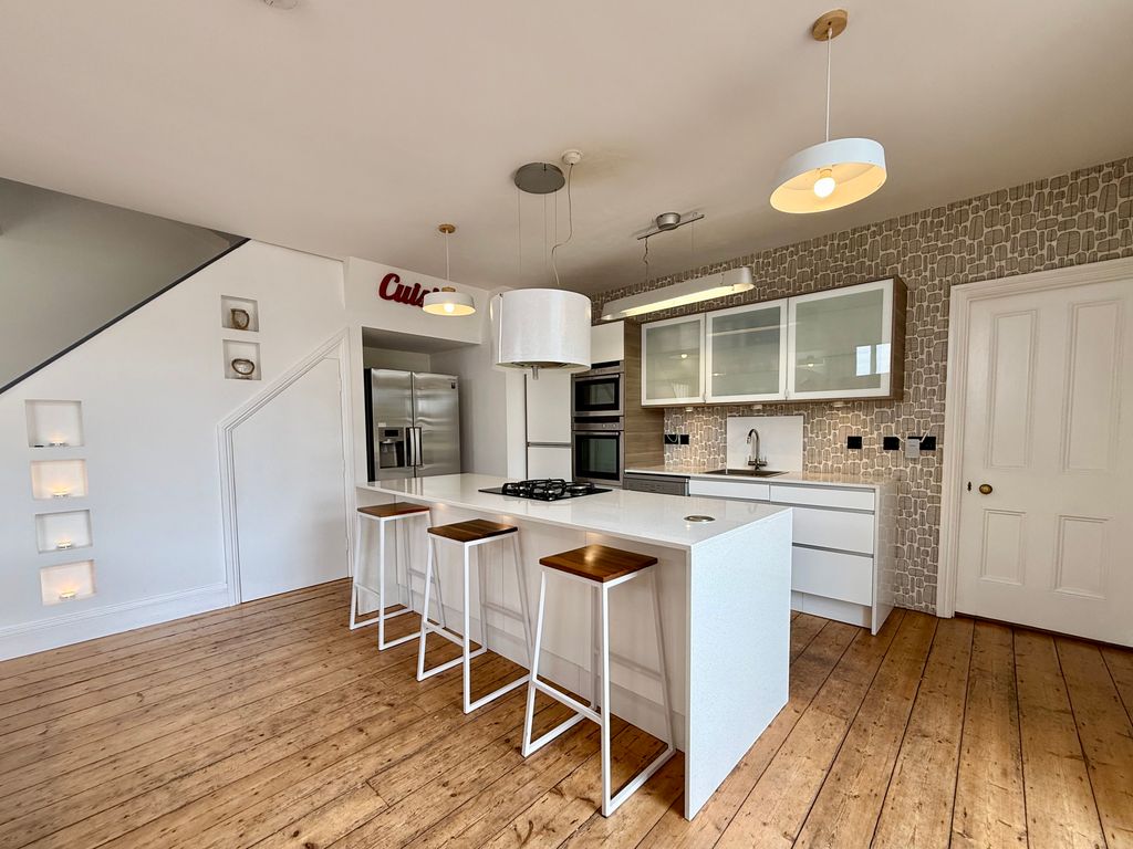 Property photo 3 of 22 Kitchen