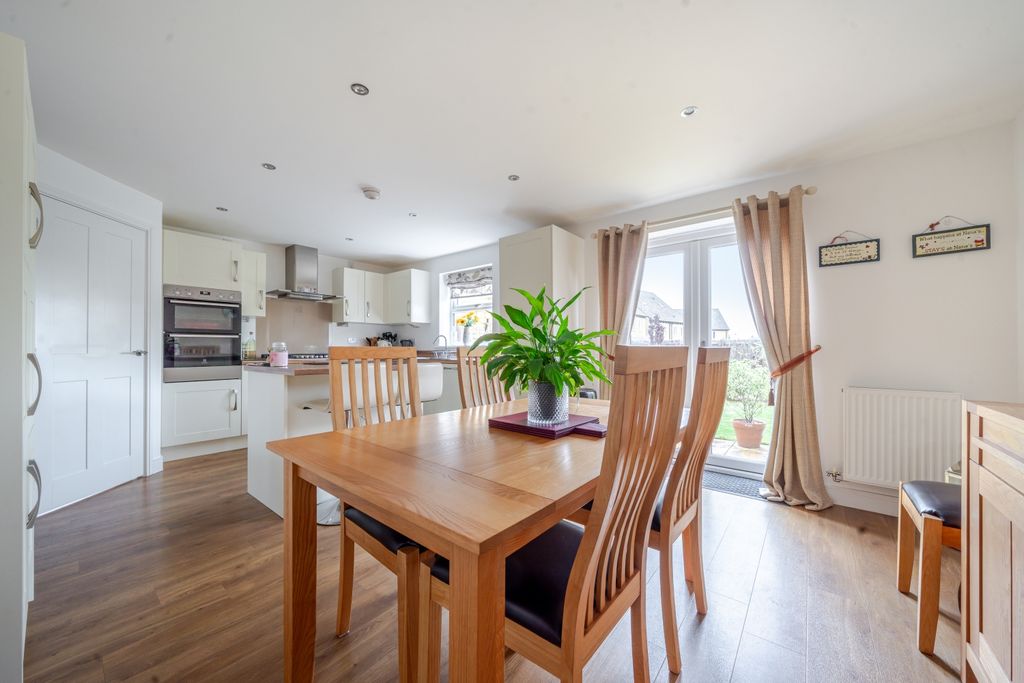 Property photo 3 of 17 1348626-15-68B6E16Fa952d