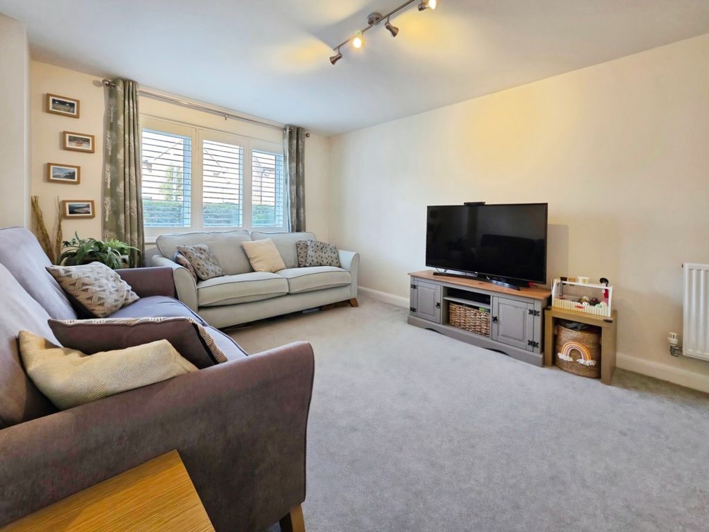 Property photo 2 of 15 Pbox-Living_Room-342839.Jpg