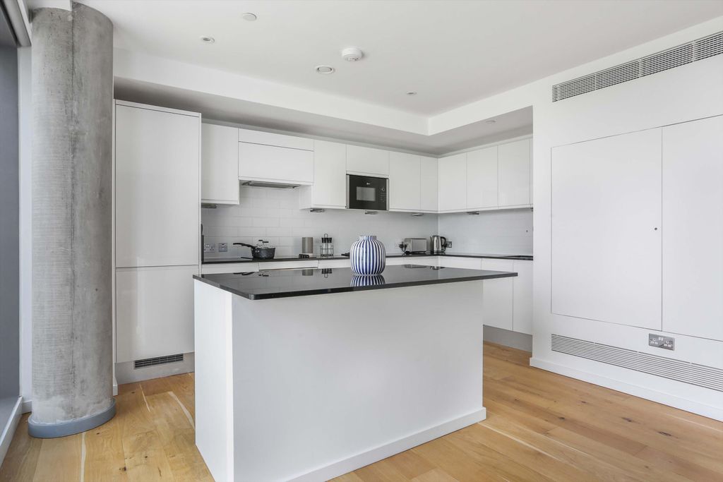 Property photo 3 of 21 Image