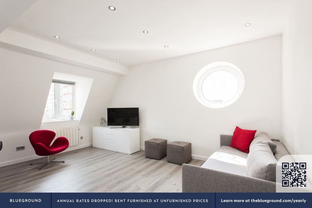 Property photo 3 of 41 Living Room