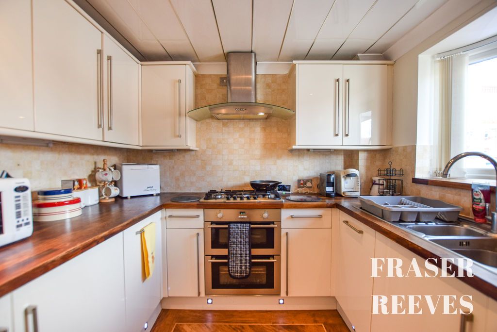 Property photo 2 of 12 Kitchen